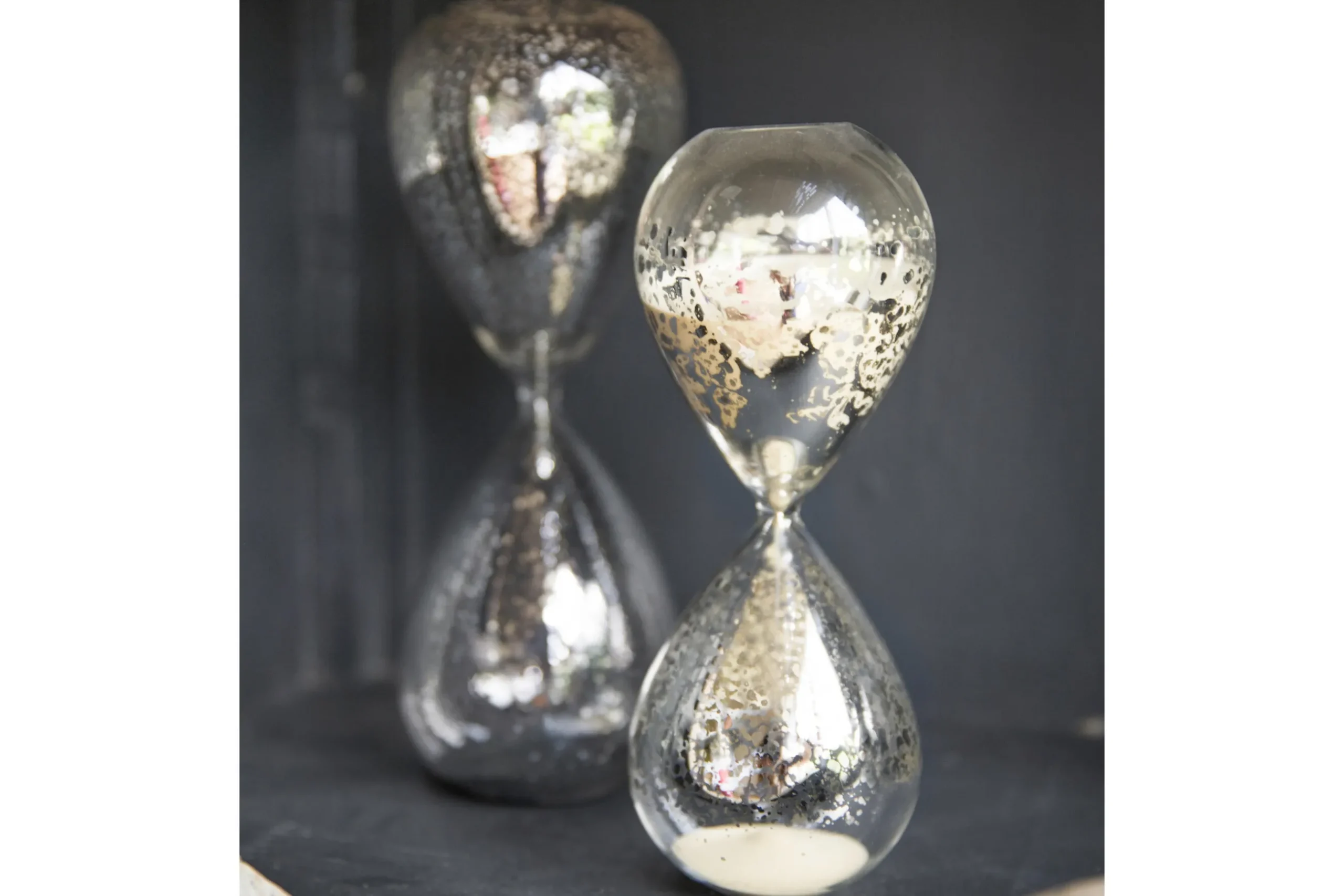 Demel, Hourglass