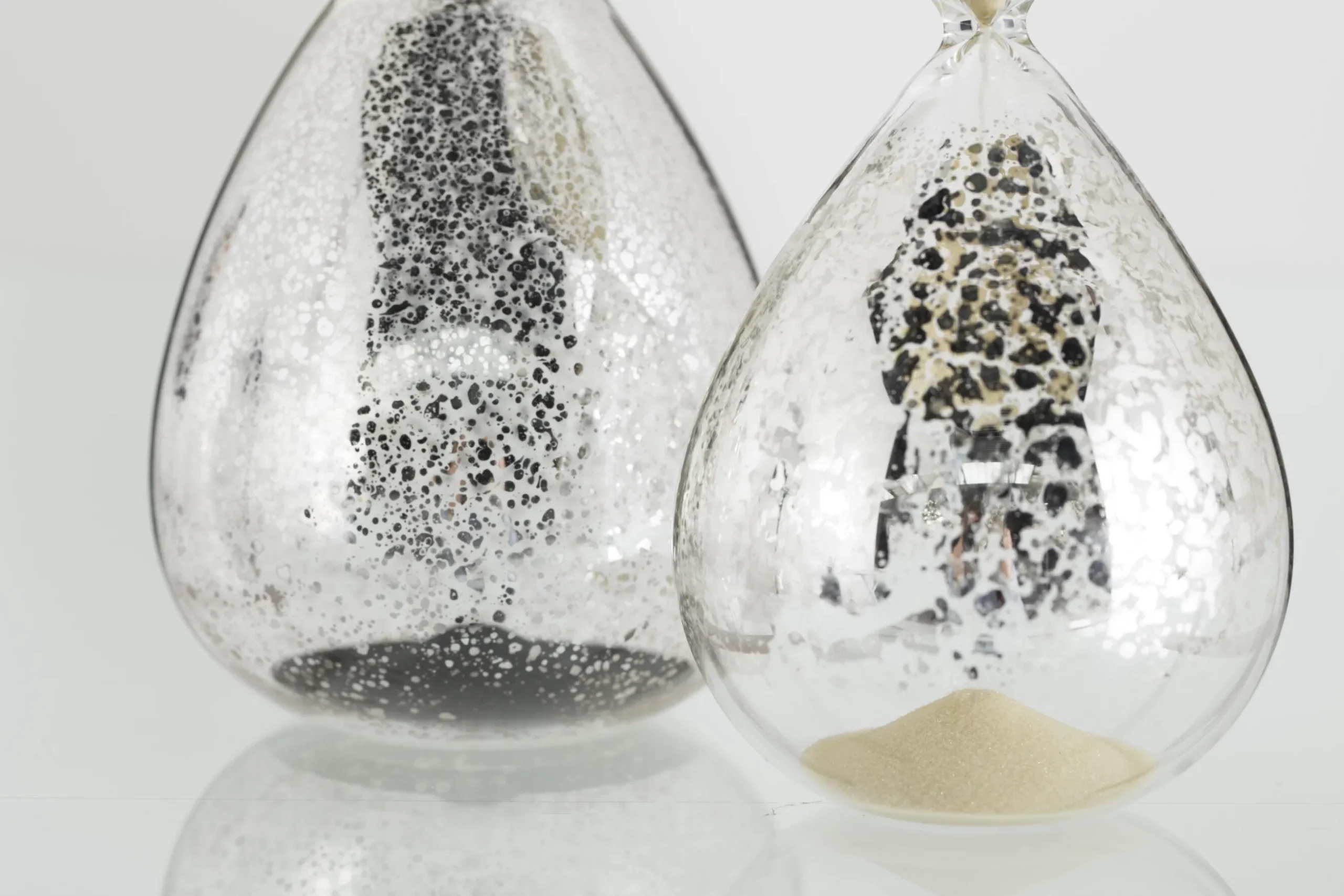 Demel, Hourglass