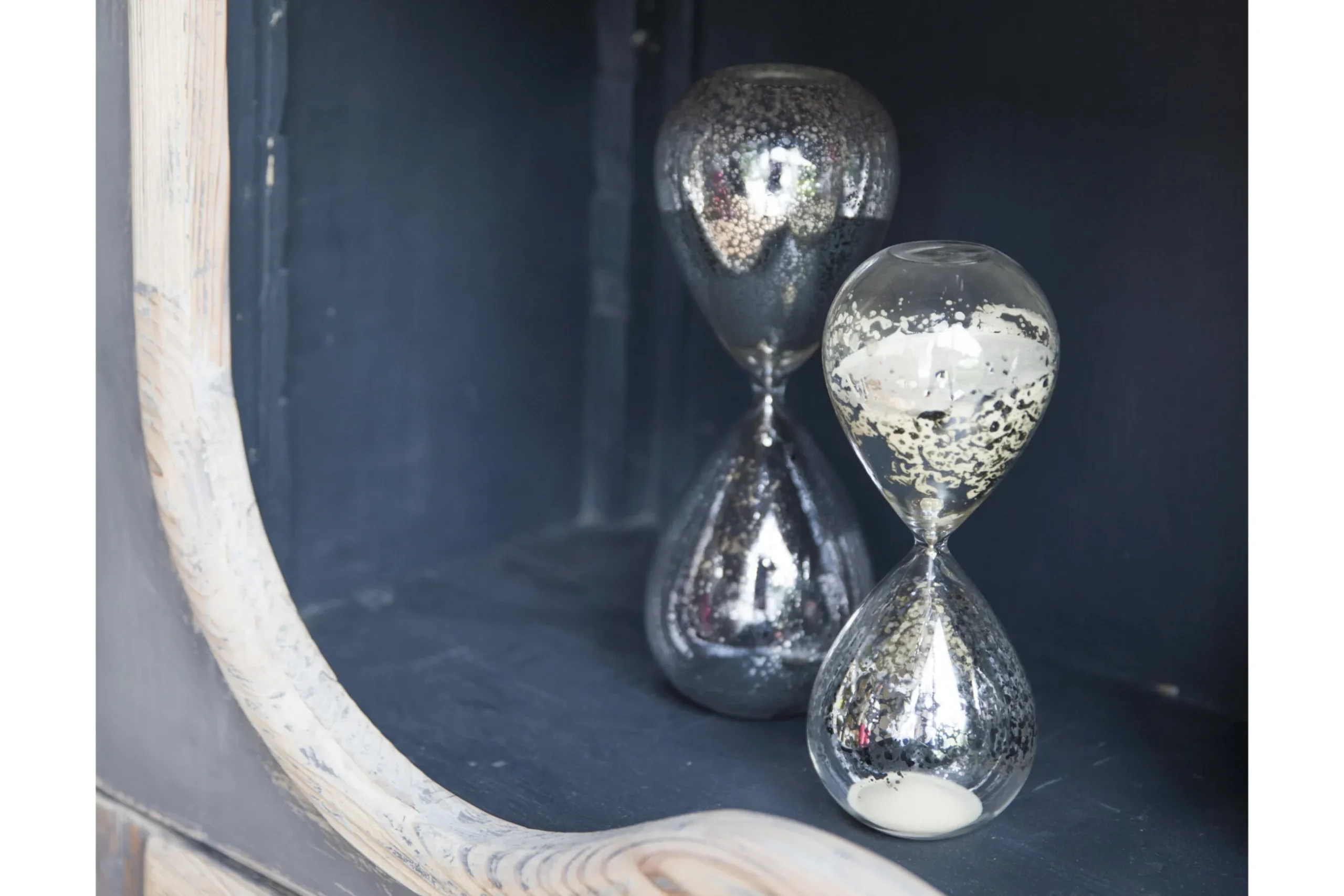 Demel, Hourglass