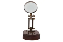 Derick, Magnifying Glass, On Foot