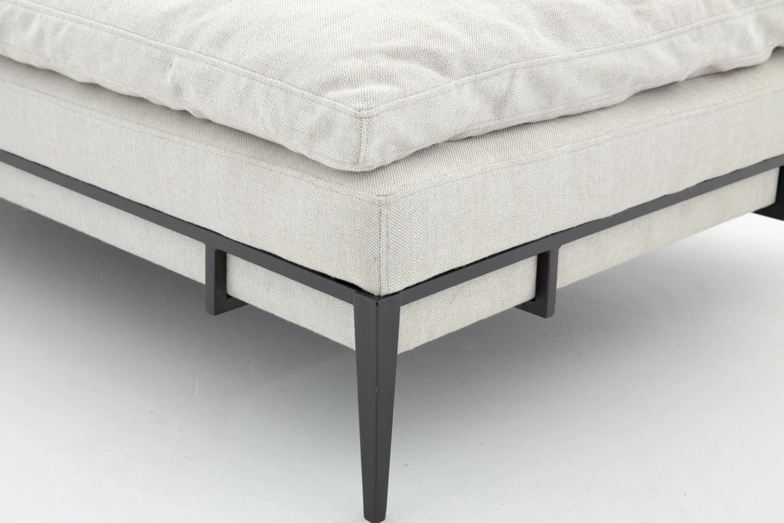 Floria, Lounge Chair, Natural Linen And Black Metal