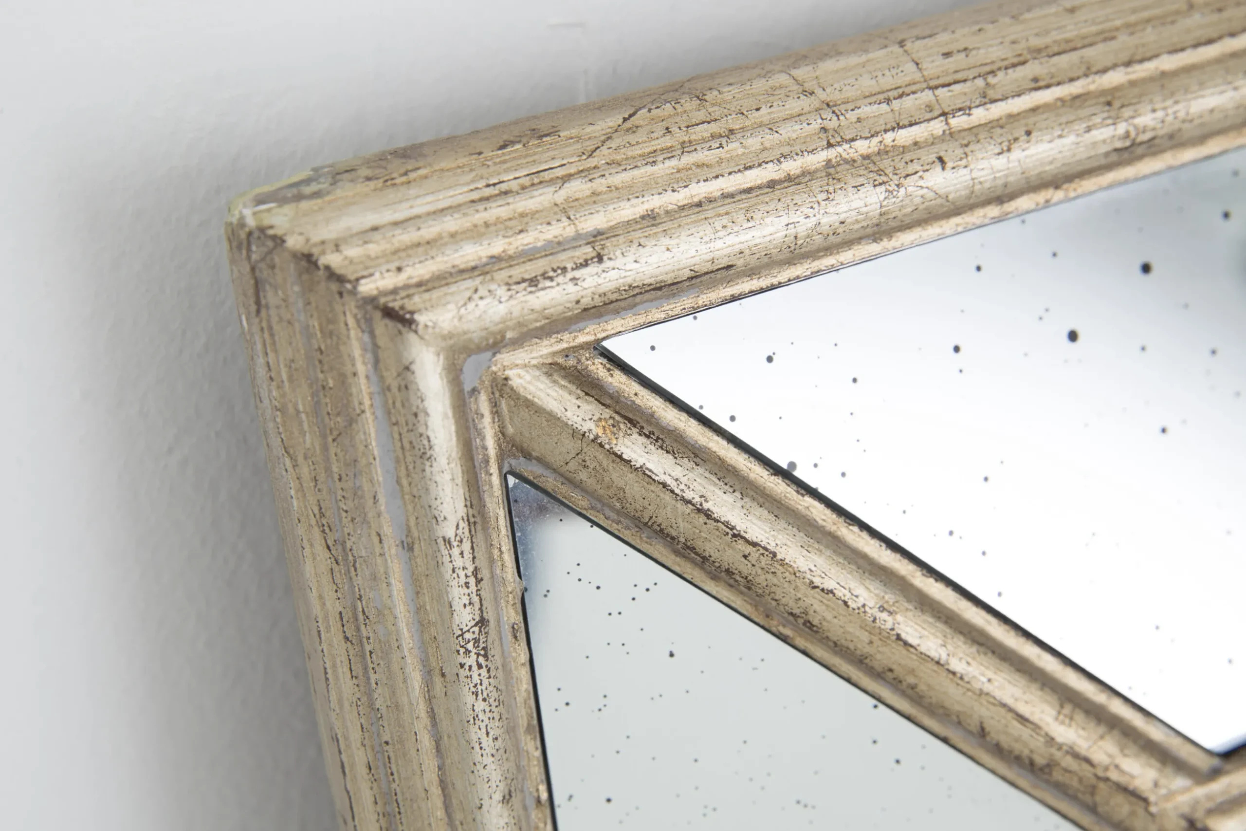 Hariuz, Mirror