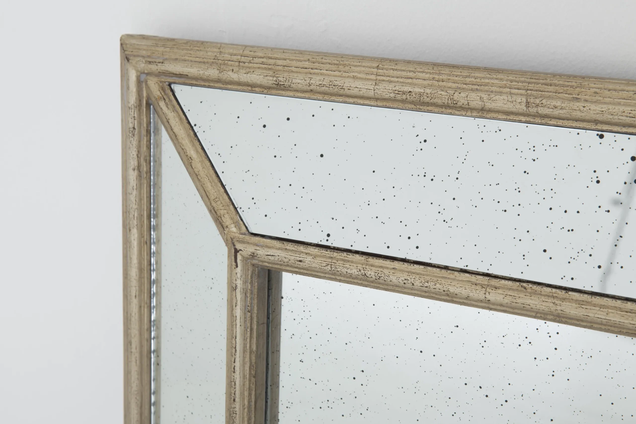 Hariuz, Mirror