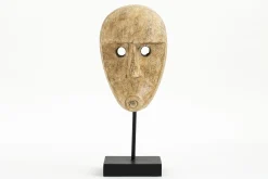Lilli, Mask, On Foot