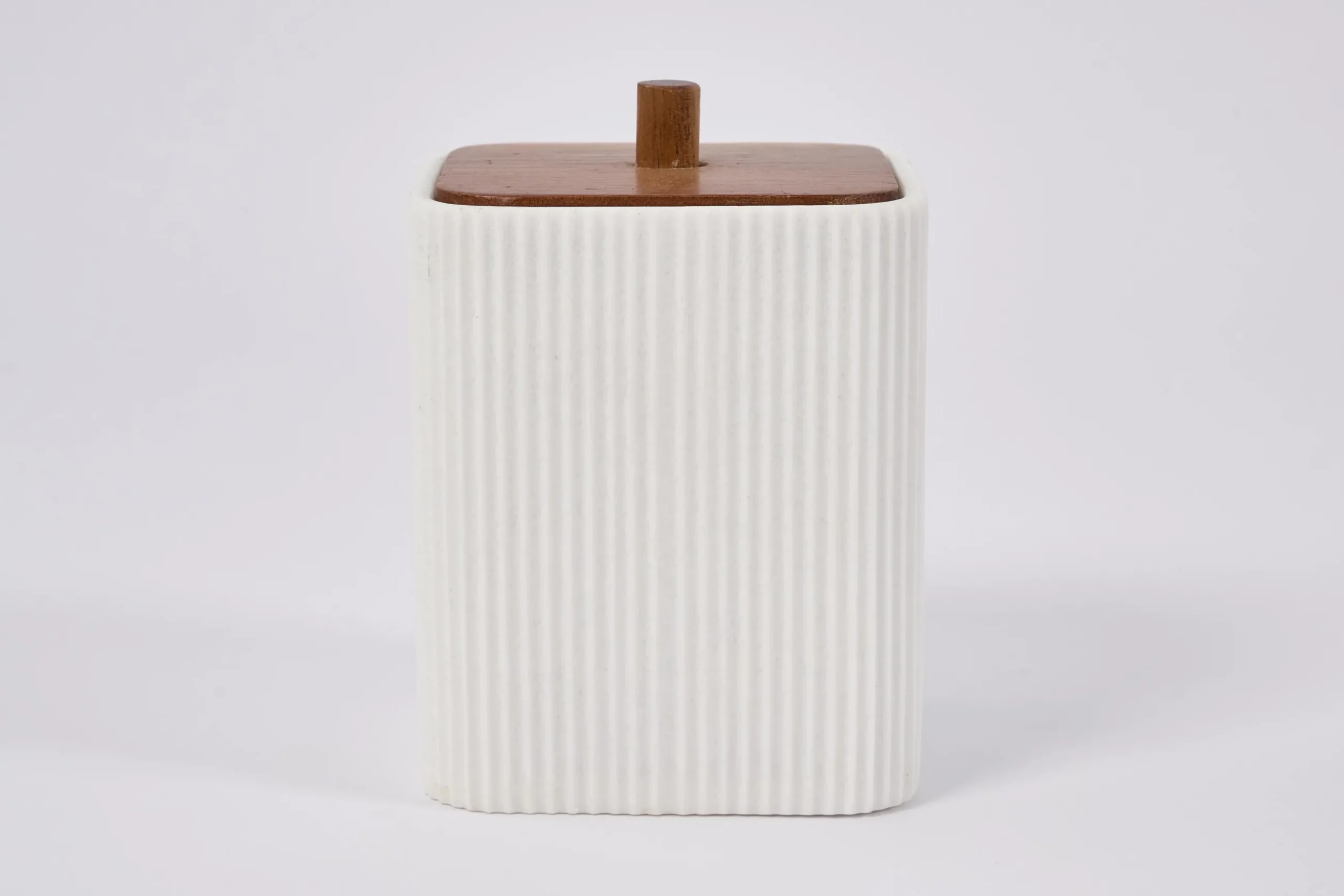 Muriel, Box, White