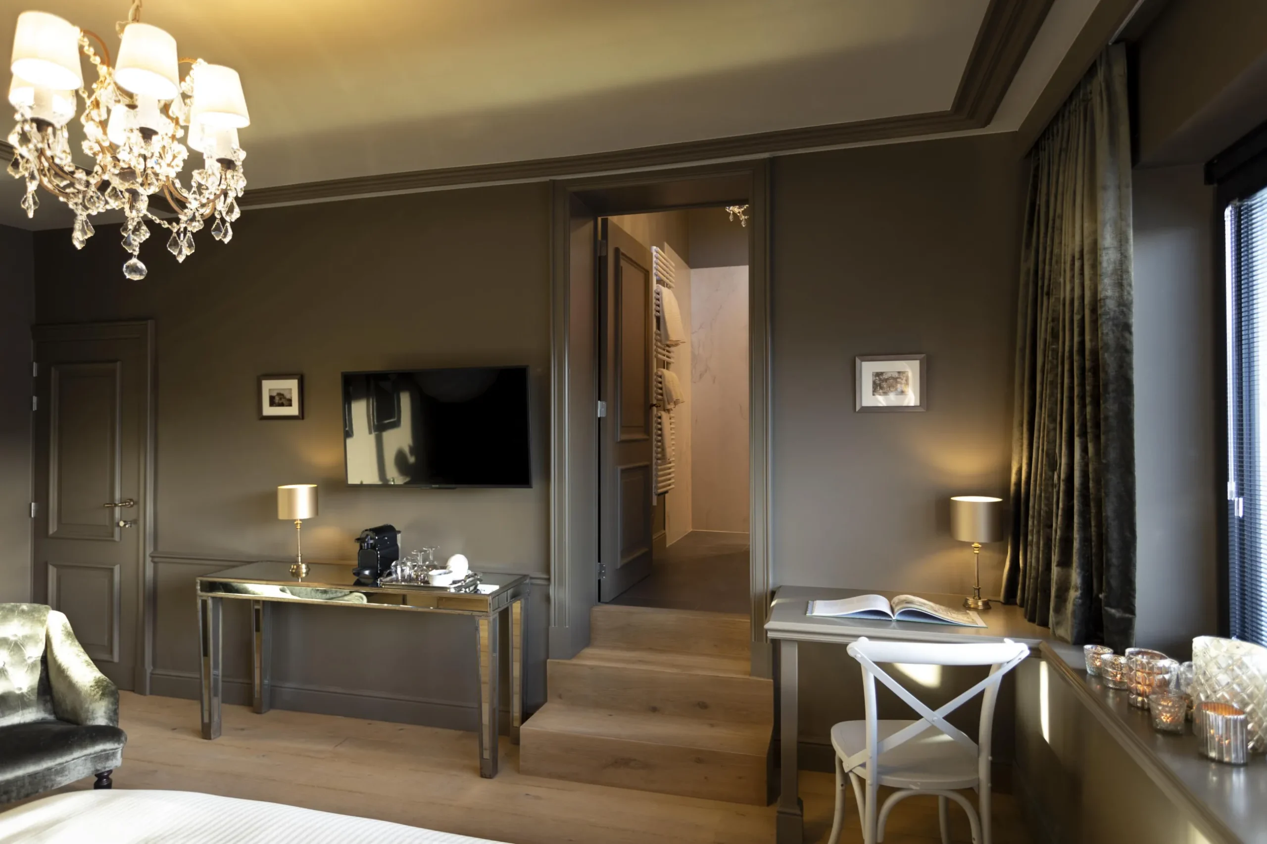 Naxos, Console Table, Mirror Glass And Wood