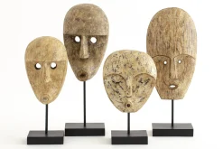 Olina, Mask, On Foot