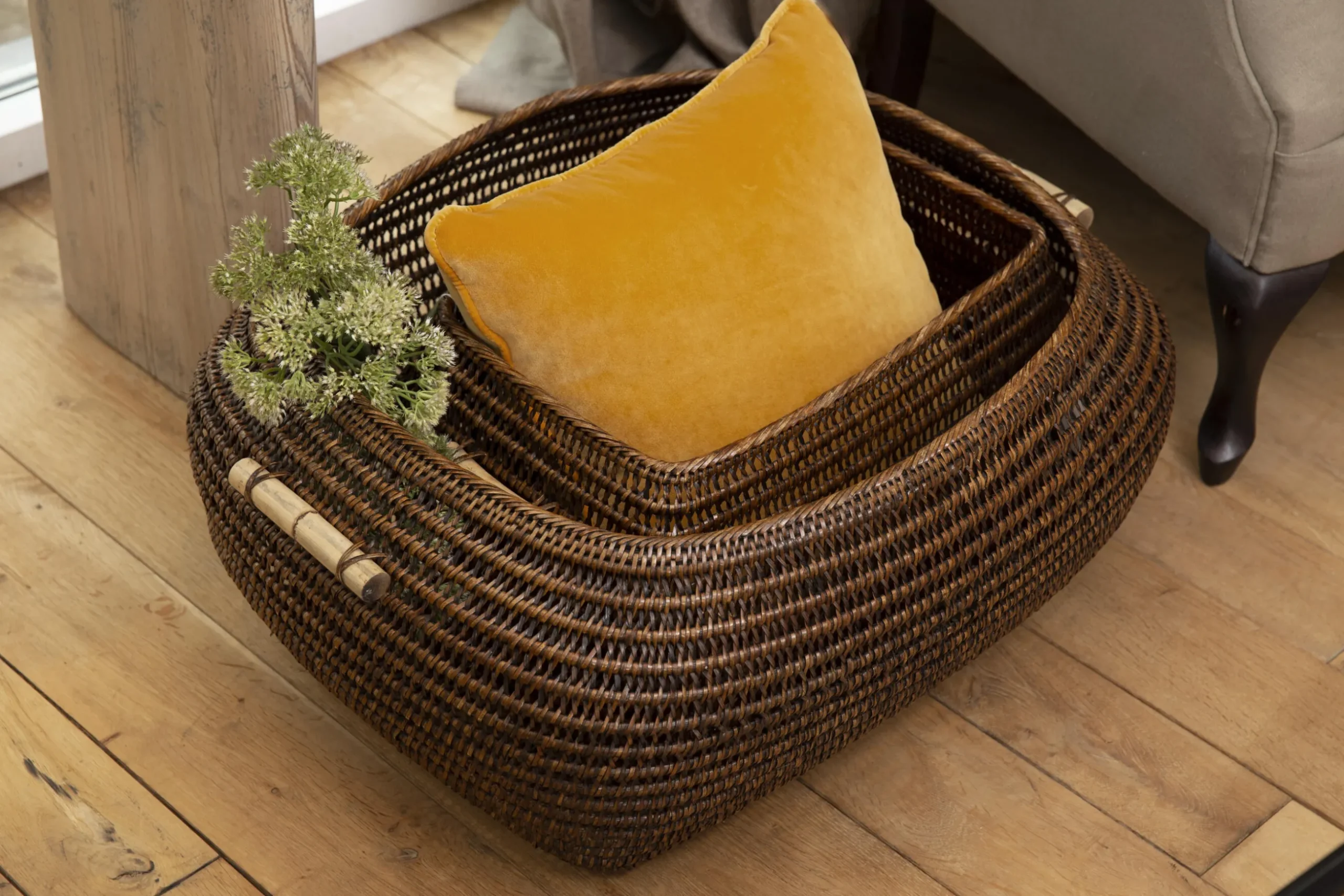 Togo, Basket, Reed, L