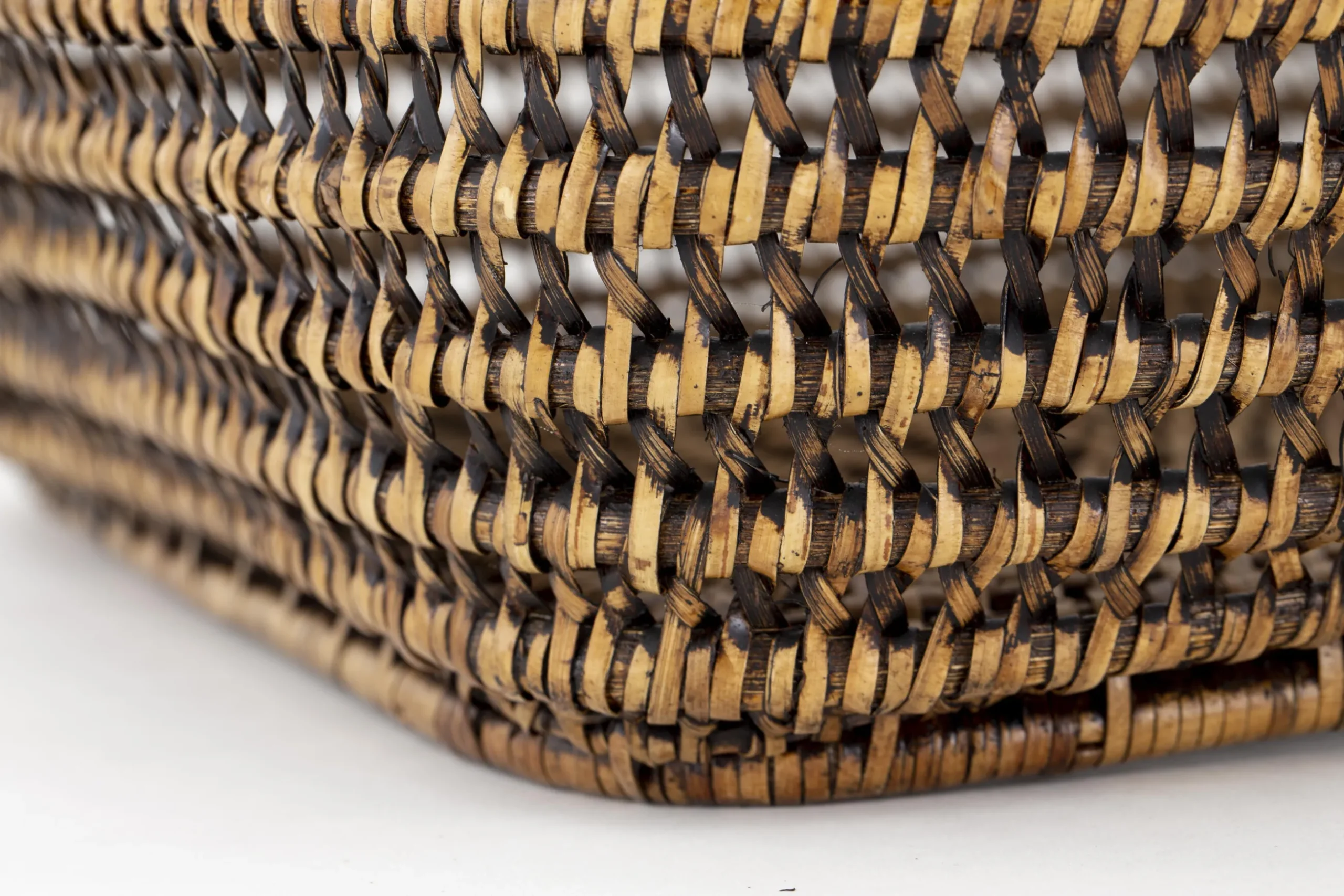 Togo, Basket, Reed, L