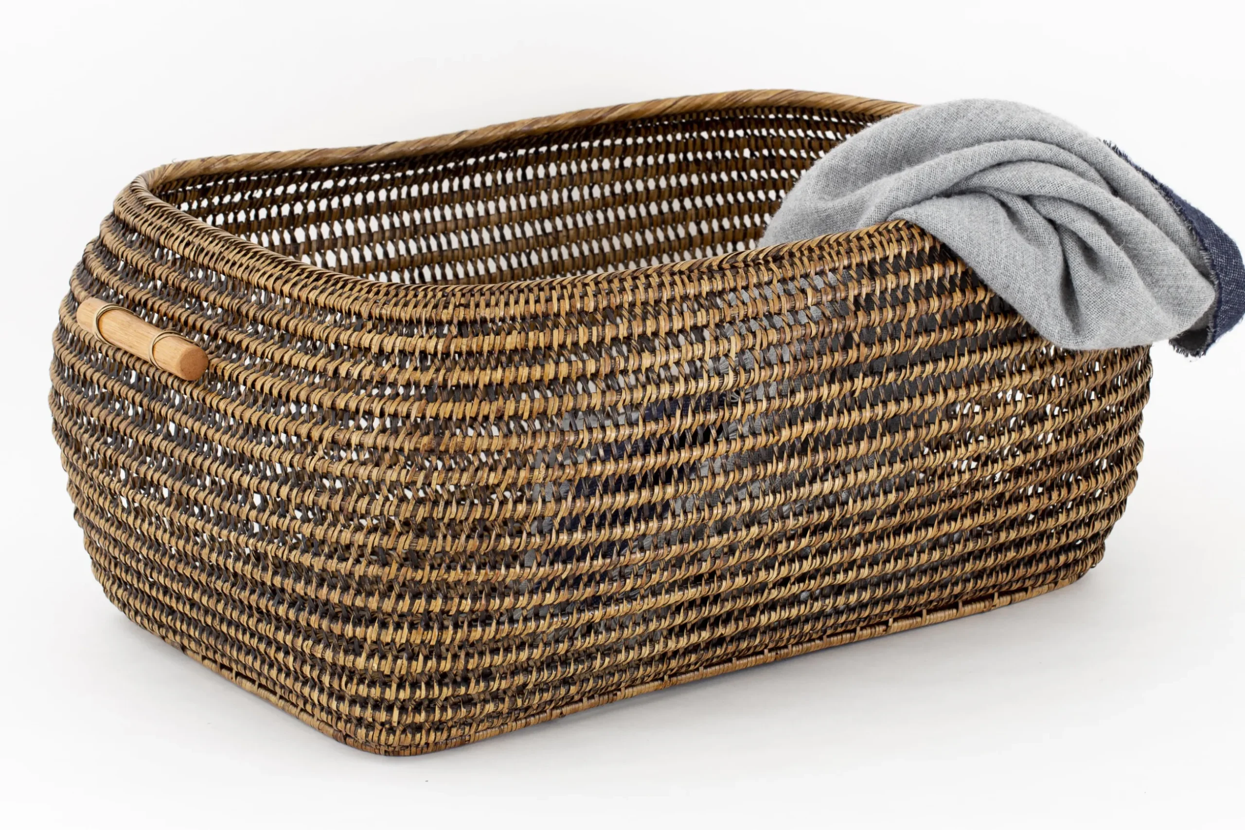 Togo, Basket, Reed, L